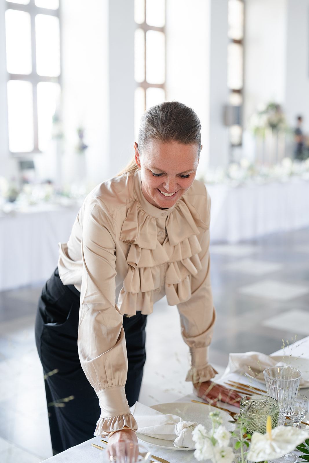 Christel Winther styling a wedding table at Kronborg Castle